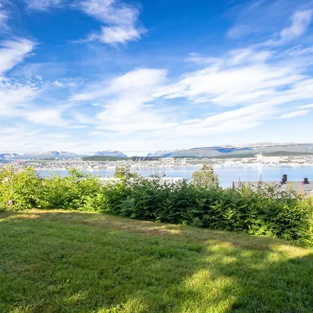 Uranus-view Over Tromsoya Apartmán